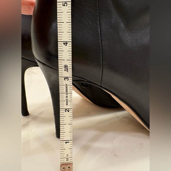 Louise et Cie Black Ankle Booties. Size 8.5 - Picture 13 of 13